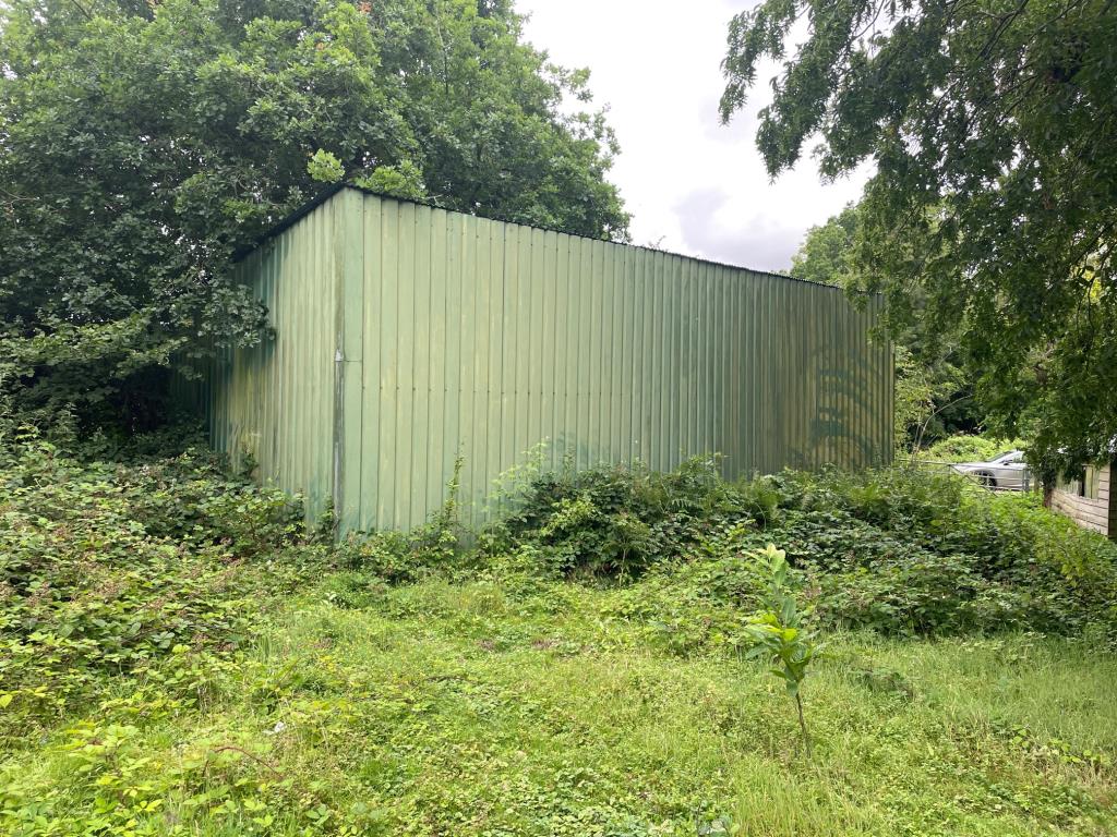 Lot: 170 - BARN AND BUILDING ON FIFTH ACRE PLOT - Building 2